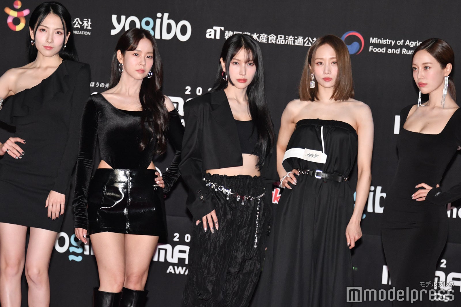 KARA、“7年ぶり完全体”で「MAMA」レッドカーペット登場「大きな