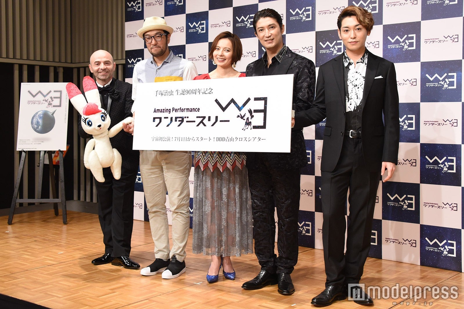 （左から）フィリップ・エマール、ウォーリー木下氏、ベッキー、西島数博、川原一馬 （C）モデルプレス