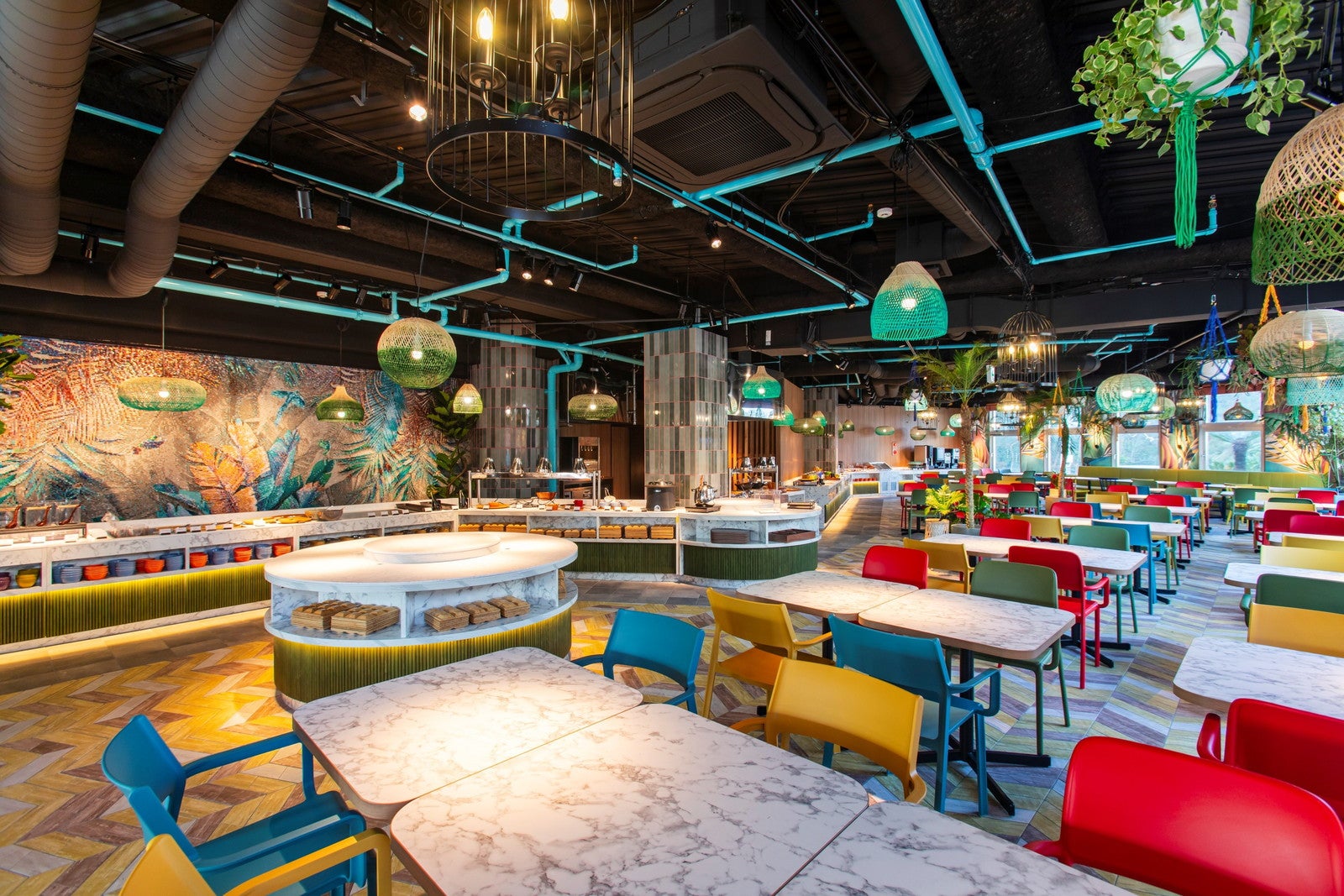 沖縄にアート×自然のライフスタイルホテル「トゥインラインホテル」3つの寛げるシェア空間を完備