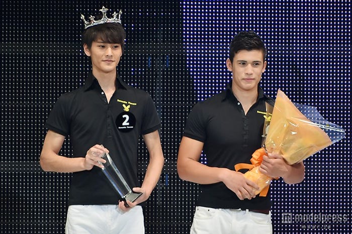 「サマンサタバサ・メンズモデルオーディション2015」のグランプリ(KING of KINGZ)鎌田直利さん(左)