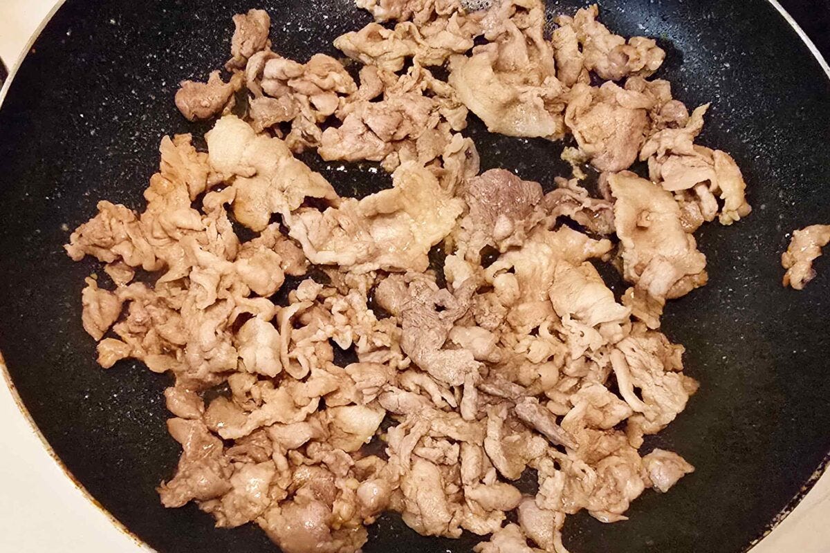 やわらか豚こま丼・炒める
