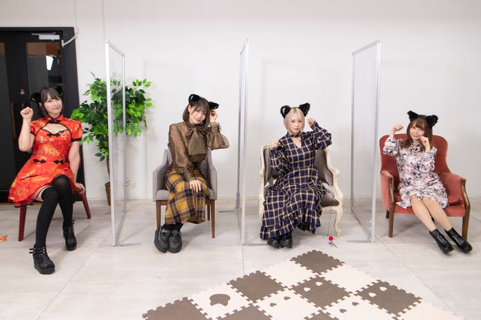 白雪りら、篠原みなみ、篠崎こころ、宮本彩希 (C)テレビ大阪