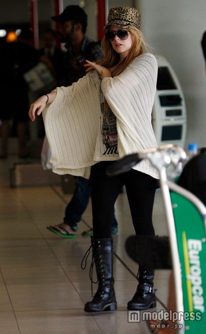 アヴリル・ラヴィーン、婚約者のツアーに同行中をキャッチされる