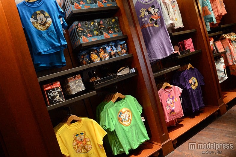 カラフルなTシャツ