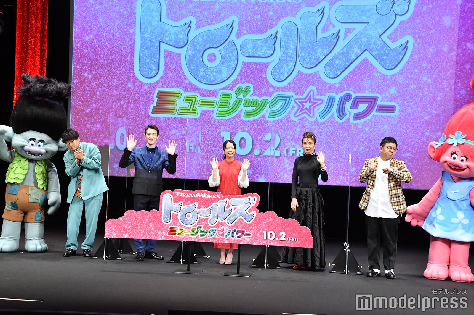 左から／亜生、ウエンツ瑛士、上白石萌音、仲里依紗、昴生 （C）モデルプレス