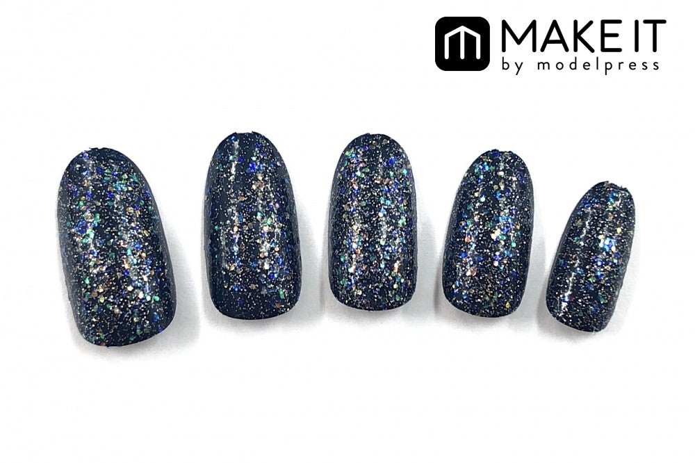 ネイビー×シルバーラメで星空ネイル (C)メイクイット