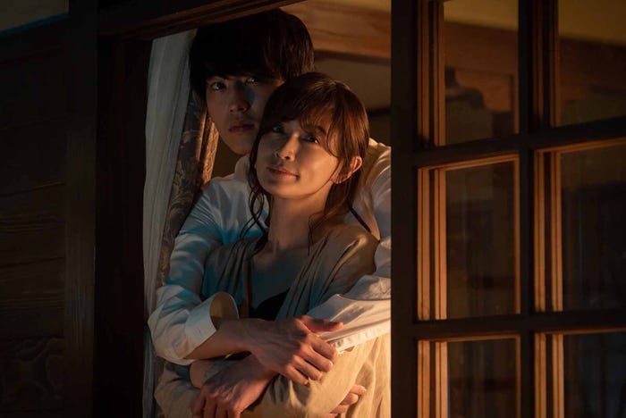 杉野遥亮&長谷川京子(C)NHK