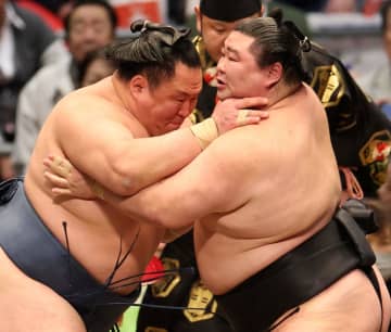 大相撲 41歳玉鷲が史上1位に並ぶ！36歳の高安、34歳の正代が敬意示す【幕内出場回数通算1470回】