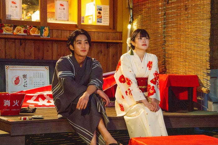 橋本涼、高石あかり「墜落JKと廃人教師 Lesson2」第4話より(C)sora・白泉社(C)「墜落JKと廃人教師」製作委員会・MBS