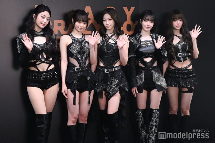 LE SSERAFIM/ HUH YUNJIN、KIM CHAEWON、KAZUHA、SAKURA、HONG EUNCHAE(C)モデルプレス