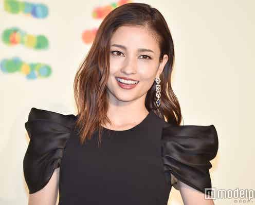 黒木メイサ、美背中披露 故郷・沖縄でのオフショットに「神スタイル」「後ろ姿も綺麗」と反響