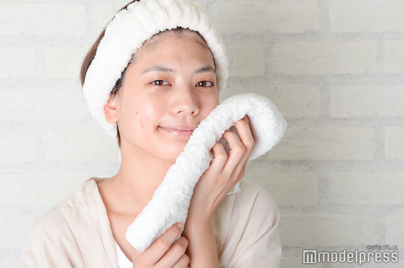 クリームを洗い流してすっきり(C)モデルプレス