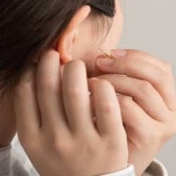 40歳過ぎると起こる現象、なぜかピアスがデカくなる件【体験談】