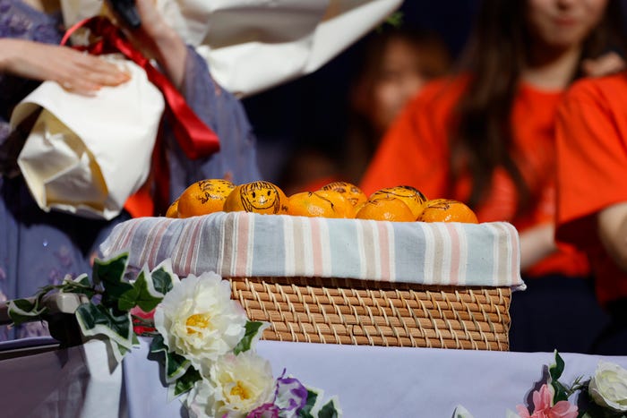 みかんのサプライズも(C)乃木坂46LLC