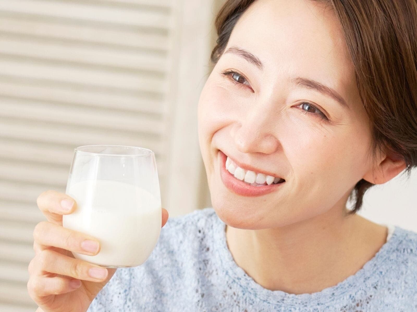 Q. 「牛乳を飲むと脳卒中リスクが上がって危険」って本当ですか？【医師が回答】