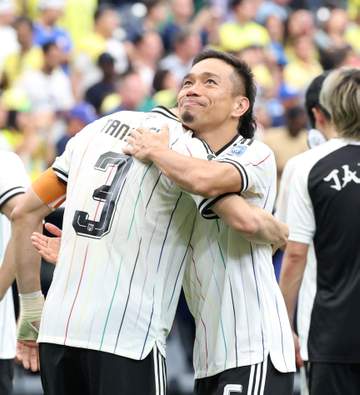 39歳、長友佑都 5度目のW杯は「青春だった」「寂しさある」進退言及「ビジョンない。白紙」出場はスウェーデン戦のみもチーム支えた存在感 泣き崩れた田中に真っ先に駆け寄る姿も