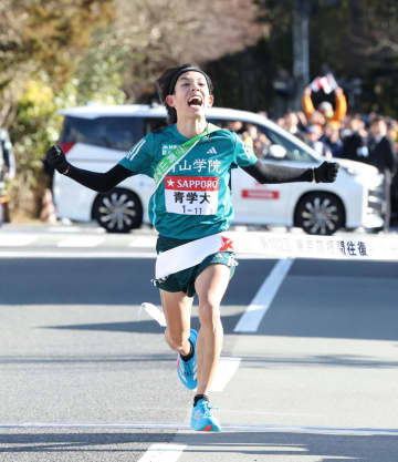 駅伝高速化止まらず 箱根駅伝往路も3区間で異次元区間新 5区で青学・黒田が約2分更新の歴史的快走、1区では3人が“区間新” 4区で早大1年・鈴木が日本人歴代最高マーク SNSも驚き「靴の進化だけでは説明できない」