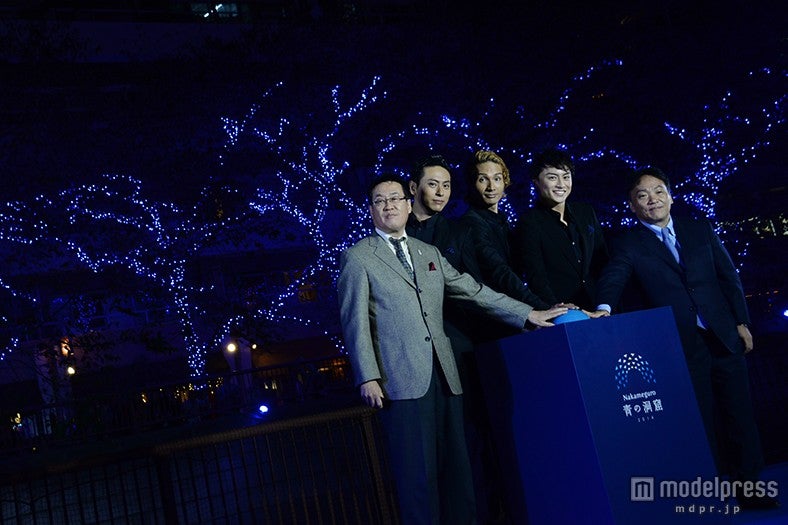 （左より）青木英二目黒区長、山下健二郎、橘ケンチ、白濱亜嵐、日清フーズ・岩橋恭彦取締役