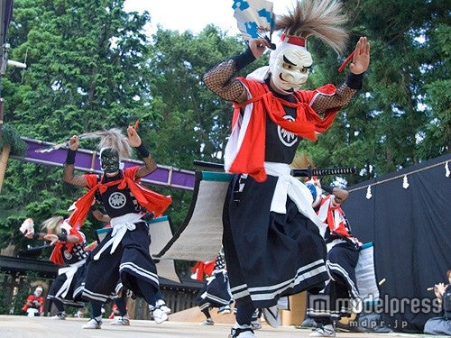 グルメ屋台も多数出店 過去最大規模の盆踊りでお祭り騒ぎ 女子旅プレス