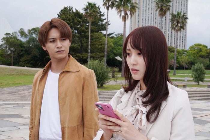 井上想良、菅井友香「ビジネス婚-好きになったら離婚します-」第4話より(C)「ビジネス婚」製作委員会・MBS