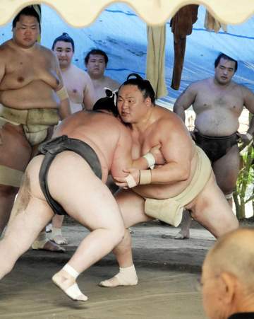 不屈の41歳玉鷲が精力的に汗、阿炎はまさかの大遅刻で平謝り【大相撲】