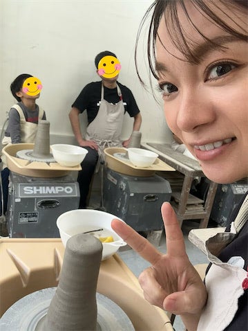 保田圭、夫&8歳息子と“陶芸体験”「素敵な家族だな～」「将来は芸術家だな」