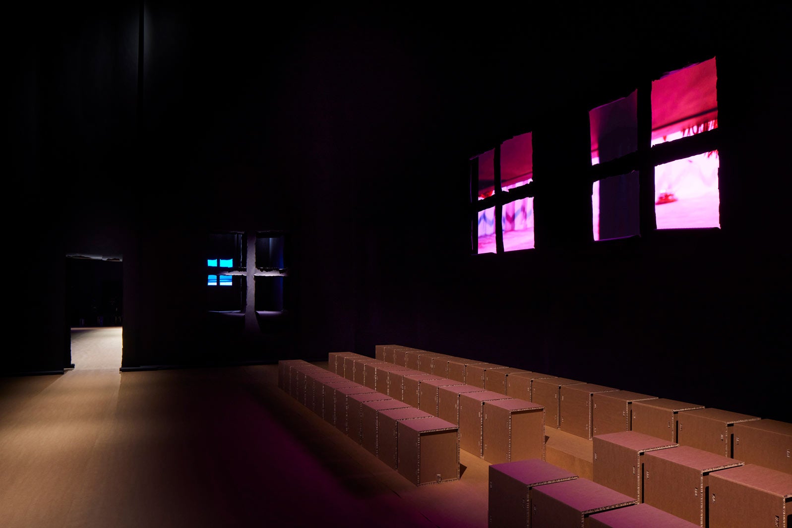 「TOUCH OF CRUDE」ショースペース（提供写真）