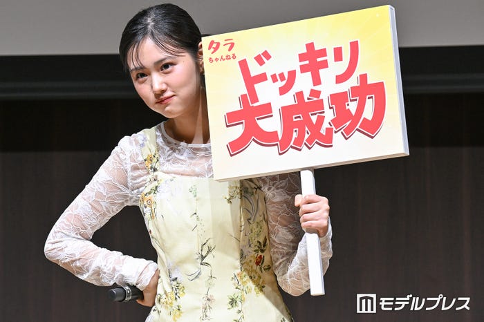 「怒りんぼポーズ」をする原菜乃華(C)モデルプレス