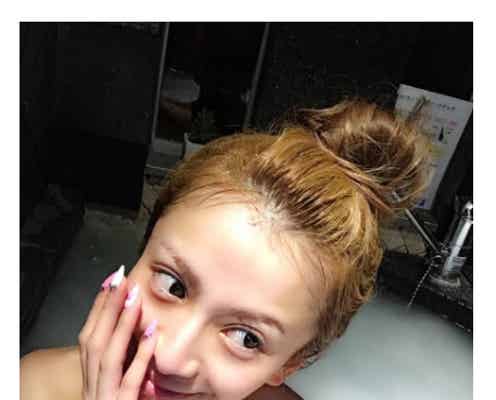 “No.1キャバ嬢モデル兼社長”愛沢えみり、すっぴん入浴ショットにファン歓喜「美肌が神々しい」