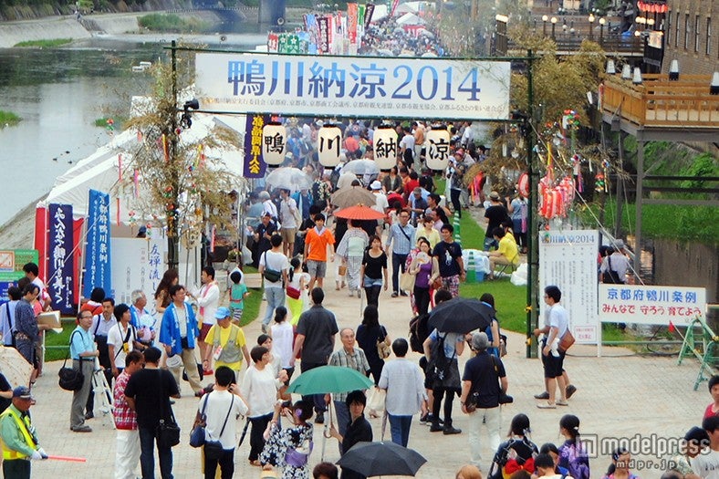 鴨川会場／鴨川納涼2014／写真提供：京の七夕実行委員会