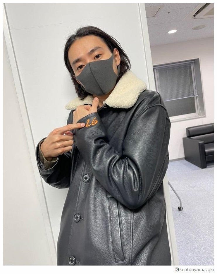 山崎賢人「所さんから頂いた」ジャケット姿披露に「似合ってる」の声