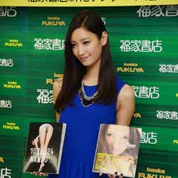 菜々緒 泡風呂でリラックス ビキニショットも解禁 モデルプレス 菜々緒 泡風呂でリラックス ビキニショットも解禁 モデルプレス