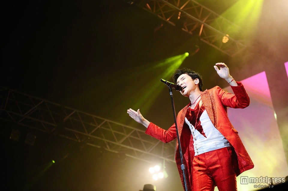 郷ひろみ「2億4千万の瞳」で「サマソニ」ジャック 「ジャパーン！」で会場揺らす＜SUMMER SONIC 2015＞