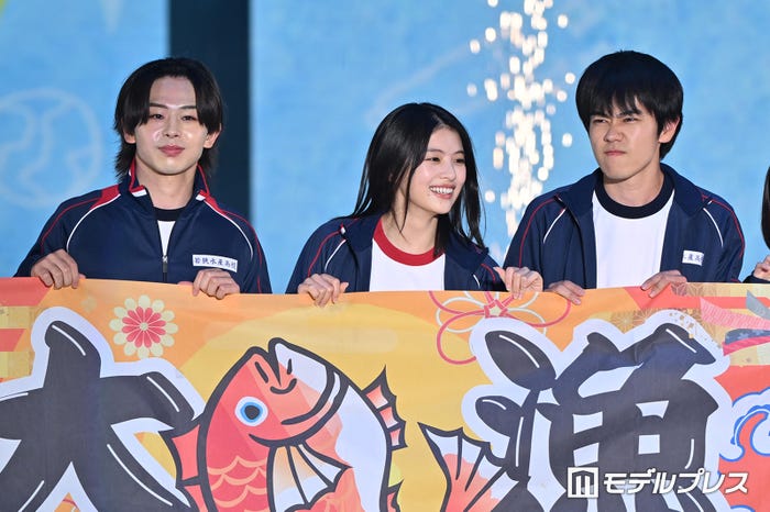 山下永玖、出口夏希、黒崎煌代(C)モデルプレス