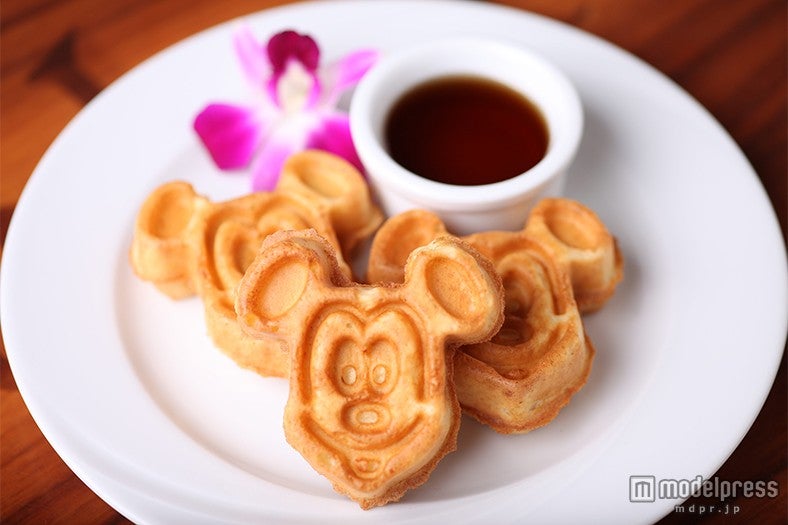 ミッキー・ワッフル：ブレックファスト・ビュッフェのメニューの一部／大人（＄32．00）