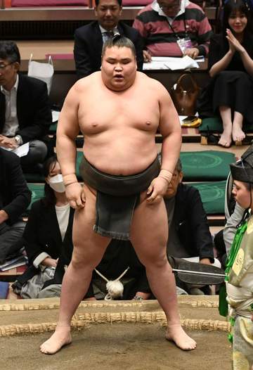 “史上最強の新弟子”旭富士デビュー無敗で三段目V「うれしいです」目標は「内緒」一瞬ひやりも豪快小手投げ決めた