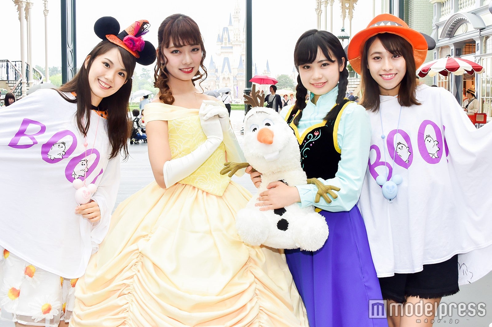 （左から）松田佳奈子（モデル）、もえかさん、せりさん、山本沙樹（モデル）／（C）モデルプレス（C）Disney