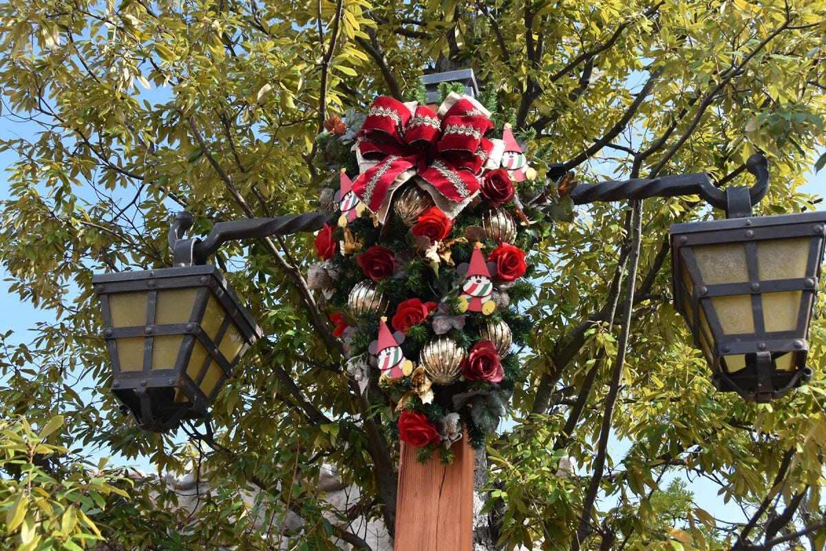 わりと見逃してしまいそうなランプポストにリルリンリンがいました