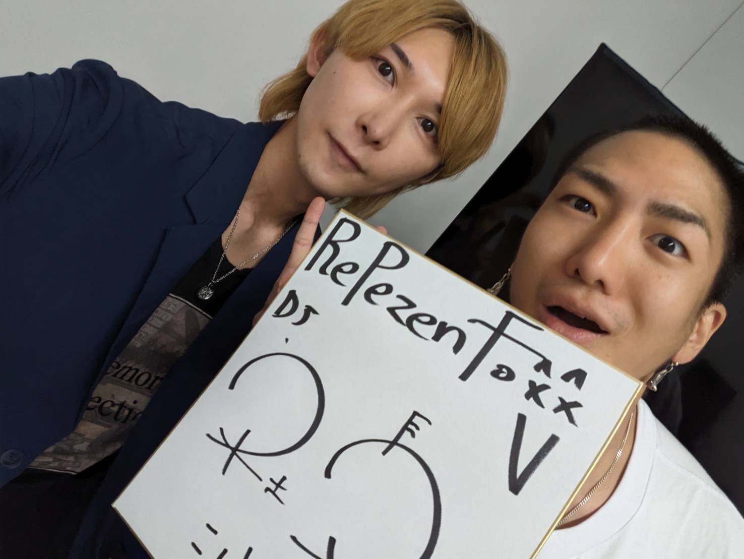 DJ社長との2ショット（提供画像）