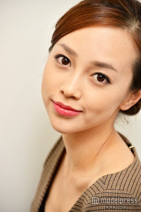 透明感溢れる美肌に釘付け