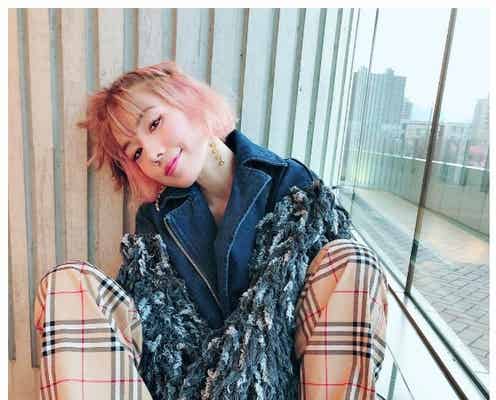 仲里依紗・ローラ・指原莉乃も…美女たちの“ダサ可愛い”「ダッドスニーカー」コーデがおしゃれ