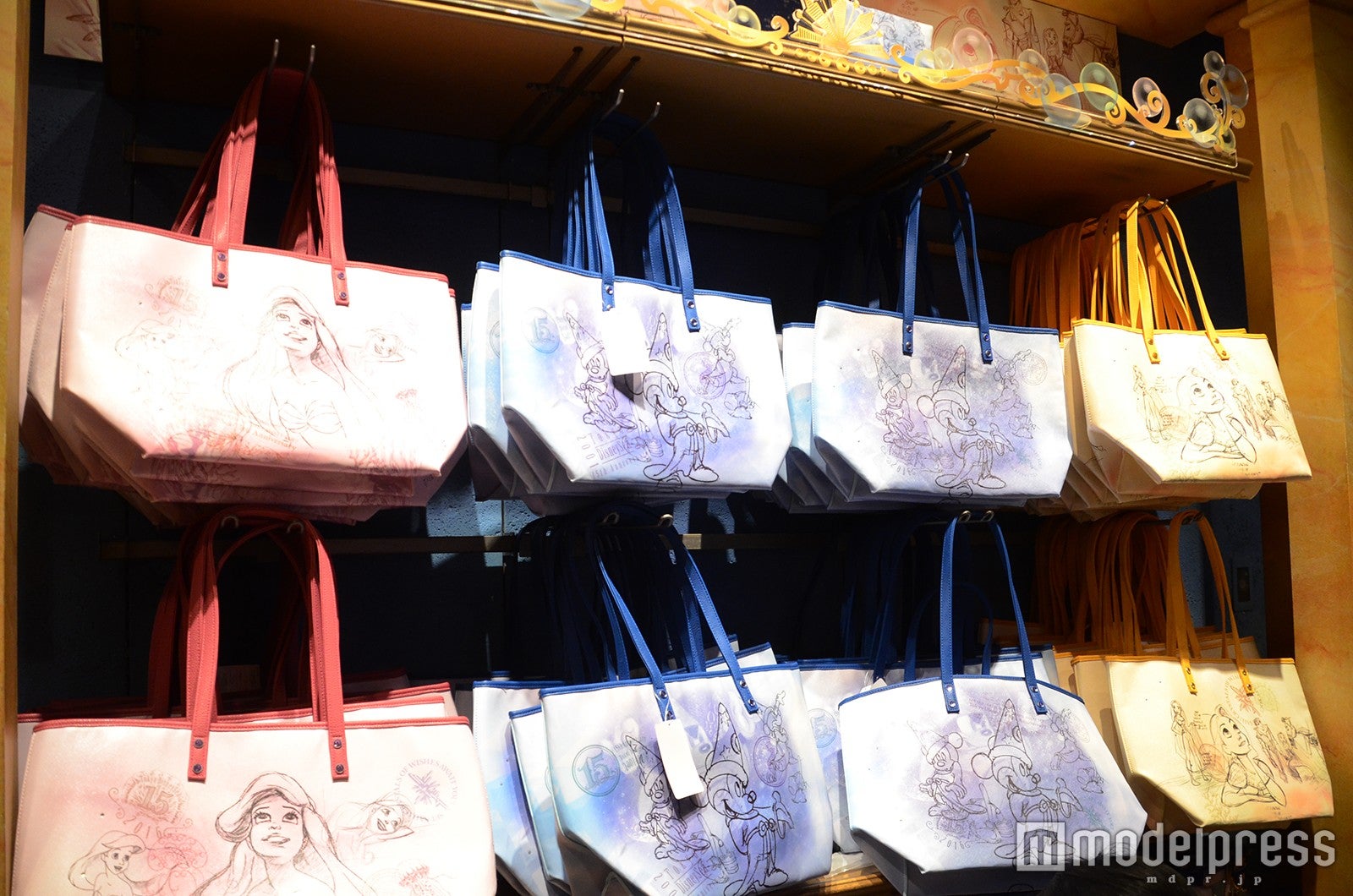 トートバッグ各￥3600（C）モデルプレス