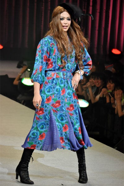 イザベラに扮した五十嵐隼士（D☆DATE）