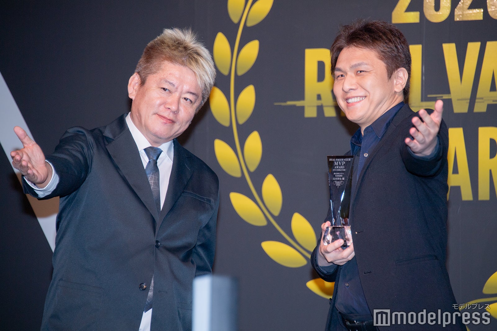 堀江貴文氏、山本智也氏（C）モデルプレス