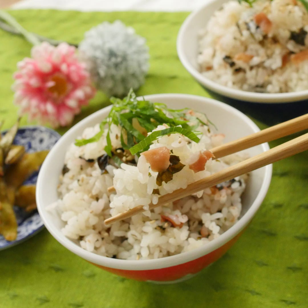 材料2つで絶品!梅干しとわかめの炊き込みご飯