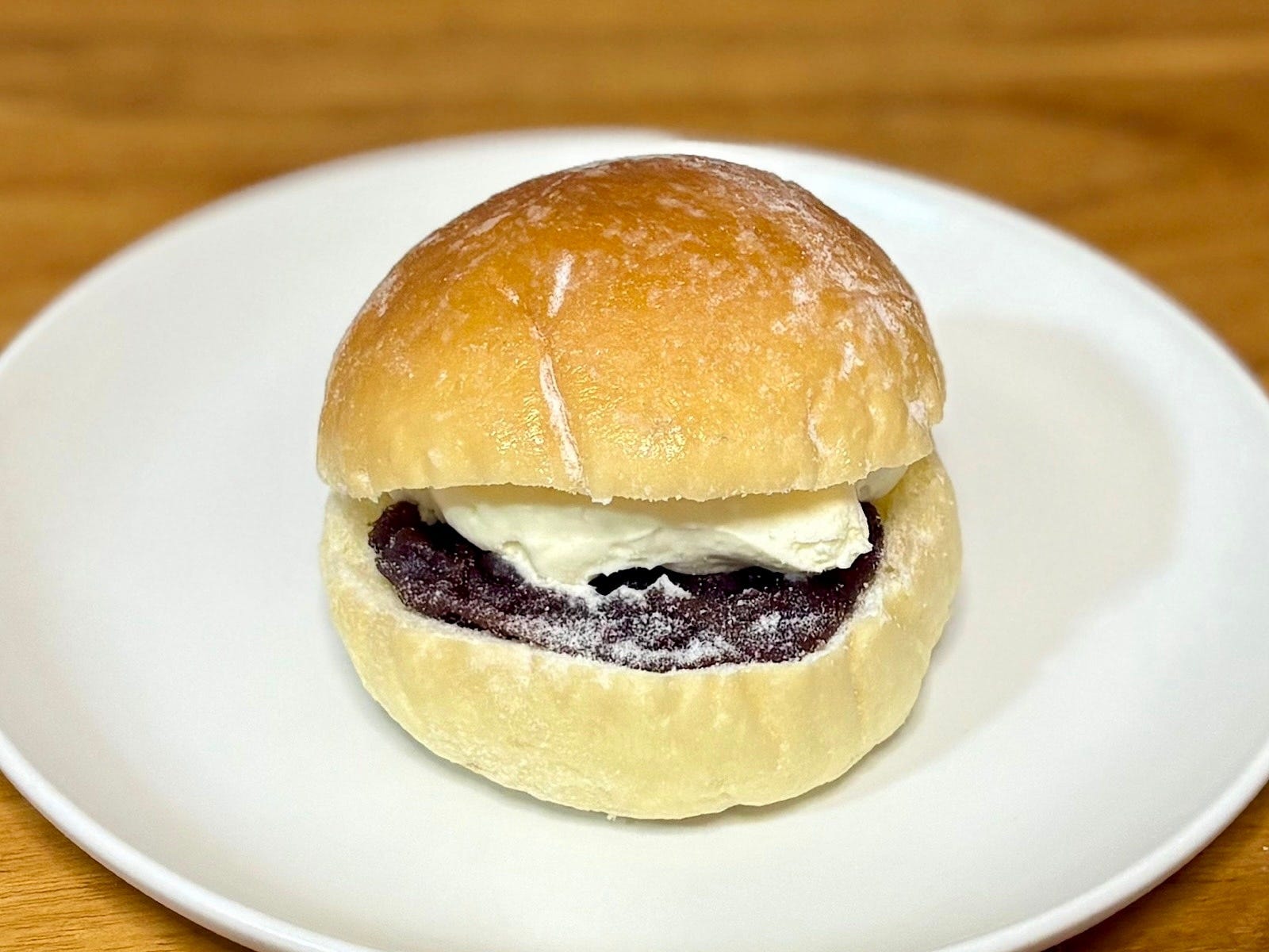 冷蔵庫で冷やして保存しておけば、“ひんやりあんぱん” に。冷たくておいしい！