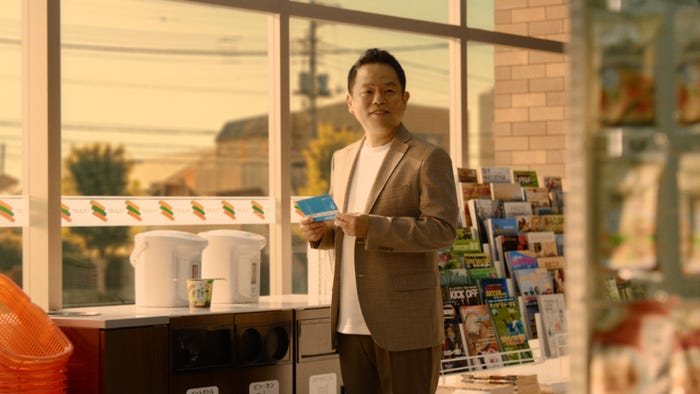 津田篤宏/新TVCM「Oliveの人〜セブン-イレブン」篇より(提供写真)