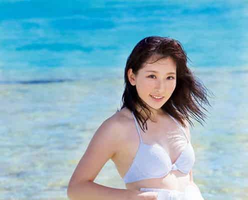 “モデル兼ゴルファー”注目の美女が初の水着グラビア みずみずしい美貌をアピール