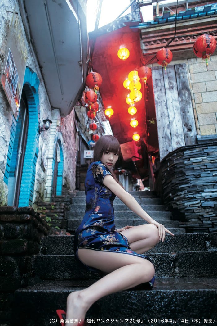 内田理央「週刊ヤングジャンプ」20号(4月14家発売、集英社)より