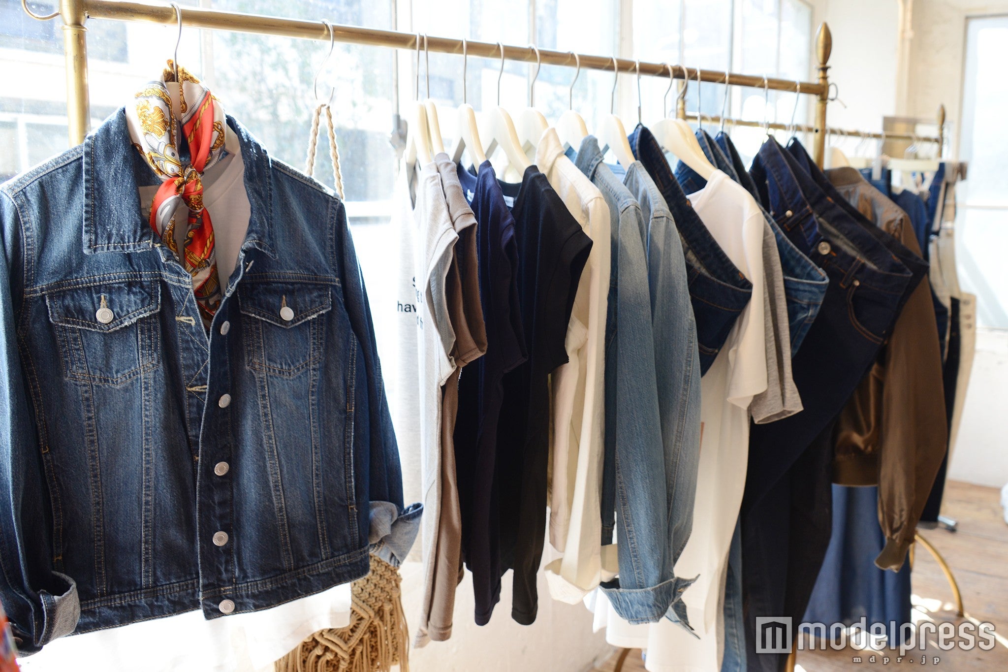 今季はデニムアイテムが豊富（C）モデルプレス